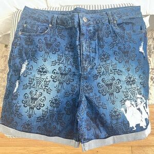 BNWT Disney Haunted Mansion Hitchhiking Ghosts Lace Print Jean Shorts – Size XL